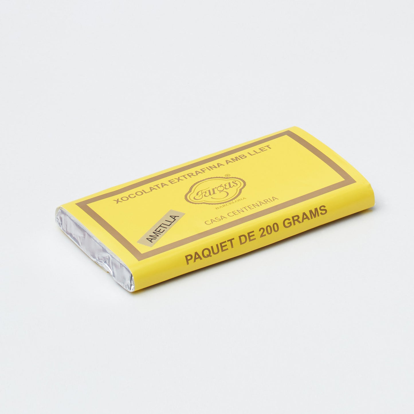 Tableta de chocolate con leche y almendras